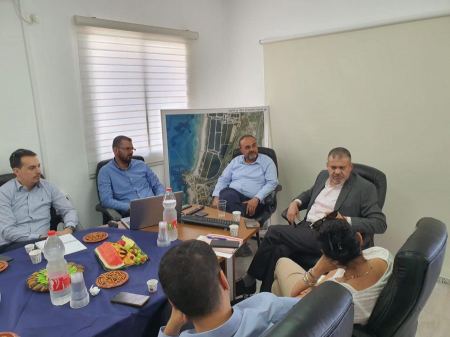 طه: جلسة عمل لإعداد خطة وقرار حكومي بميزانية 200 مليون شيكل لجسر الزرقاء